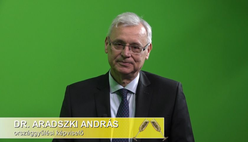 Dr. Aradszki András: Áldott és boldog, covid-mentes újévet!